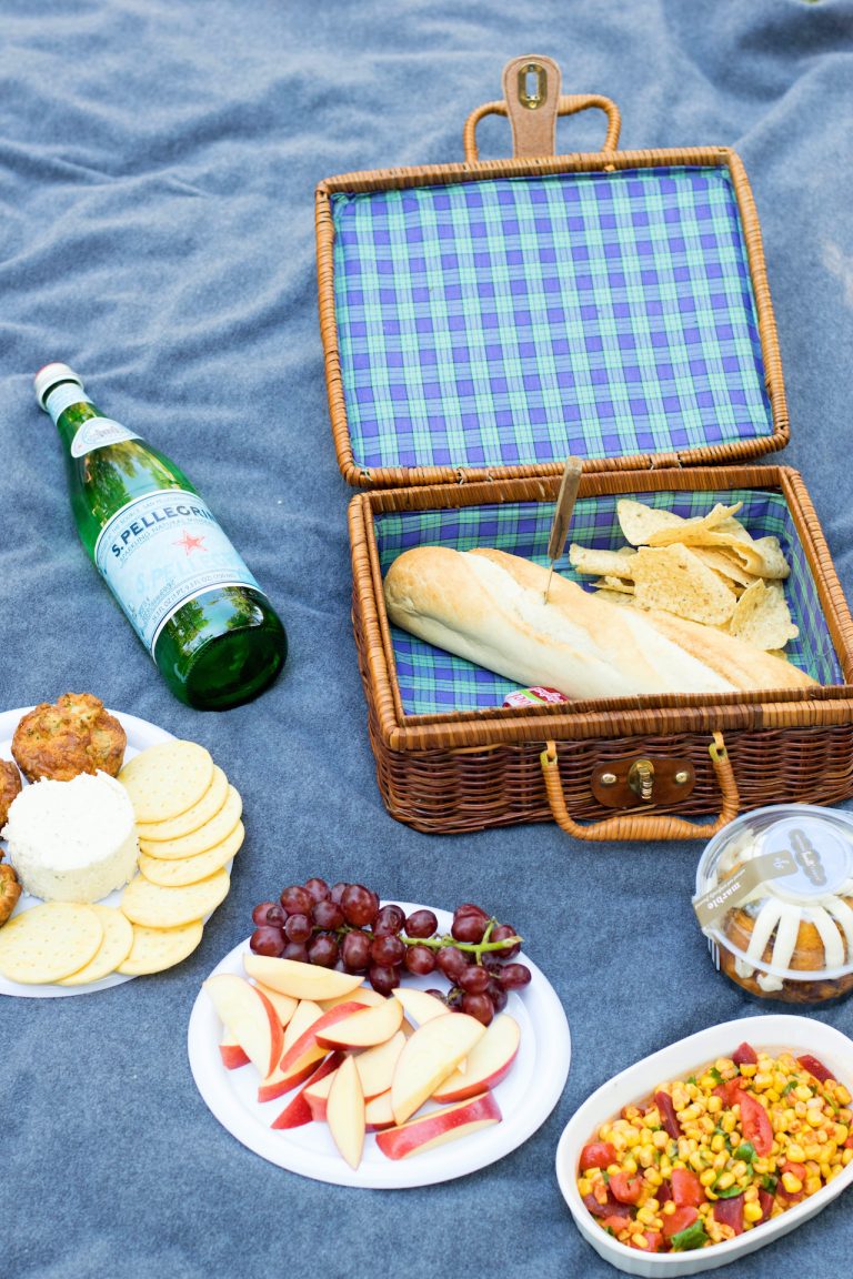 The Perfect Picnic at the Dallas Arboretum A Touch of Teal